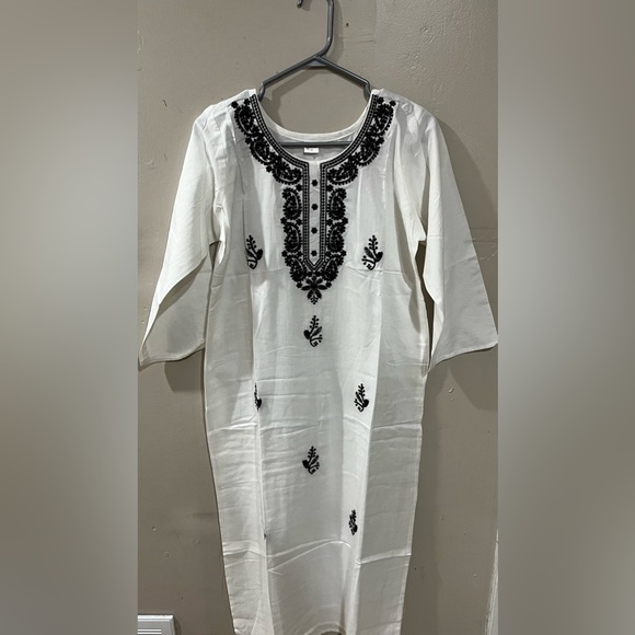 Chikankari kurtis - Picture 3 of 6